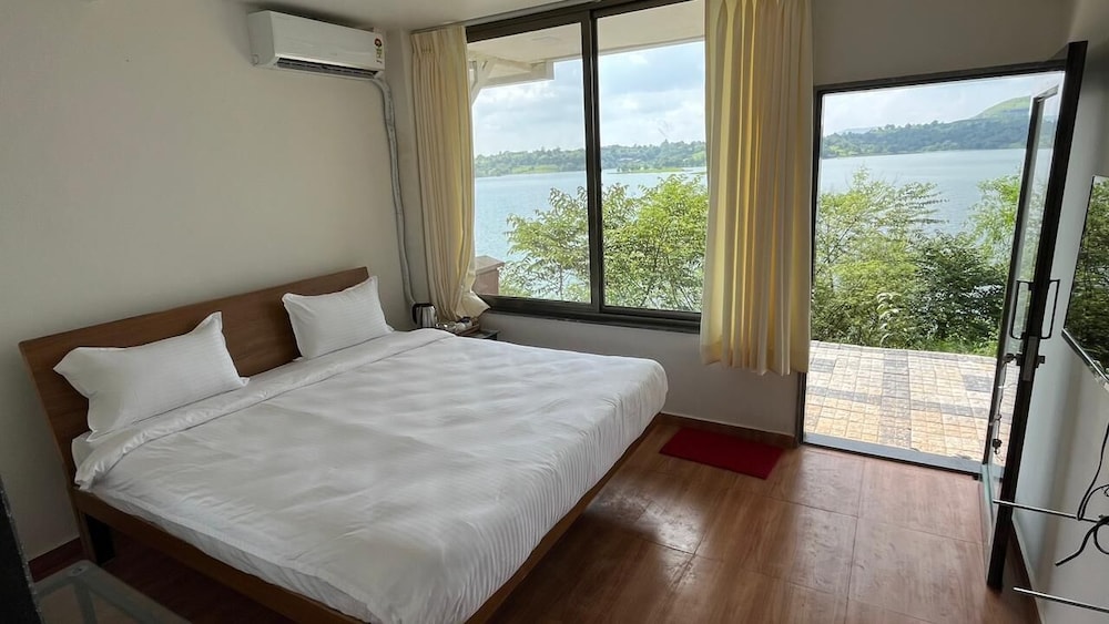 Shvas Island Resort