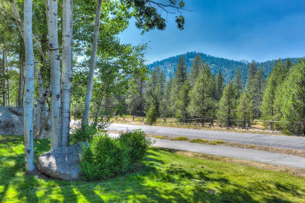 Lake Tahoe Vacations - Squaw Creek Barrel - Property Image 6