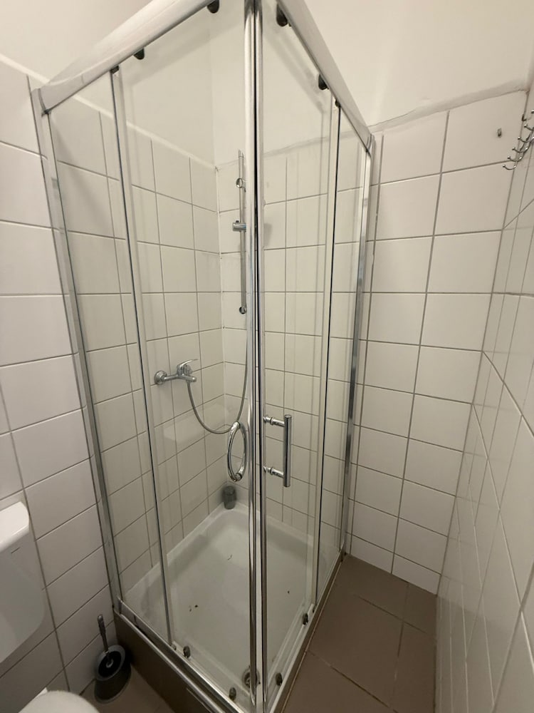 Stylish 2BR Apartment Westbahnhof Area