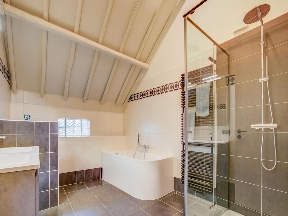 Lush Holiday Home in Vlaanderen With Private Pool