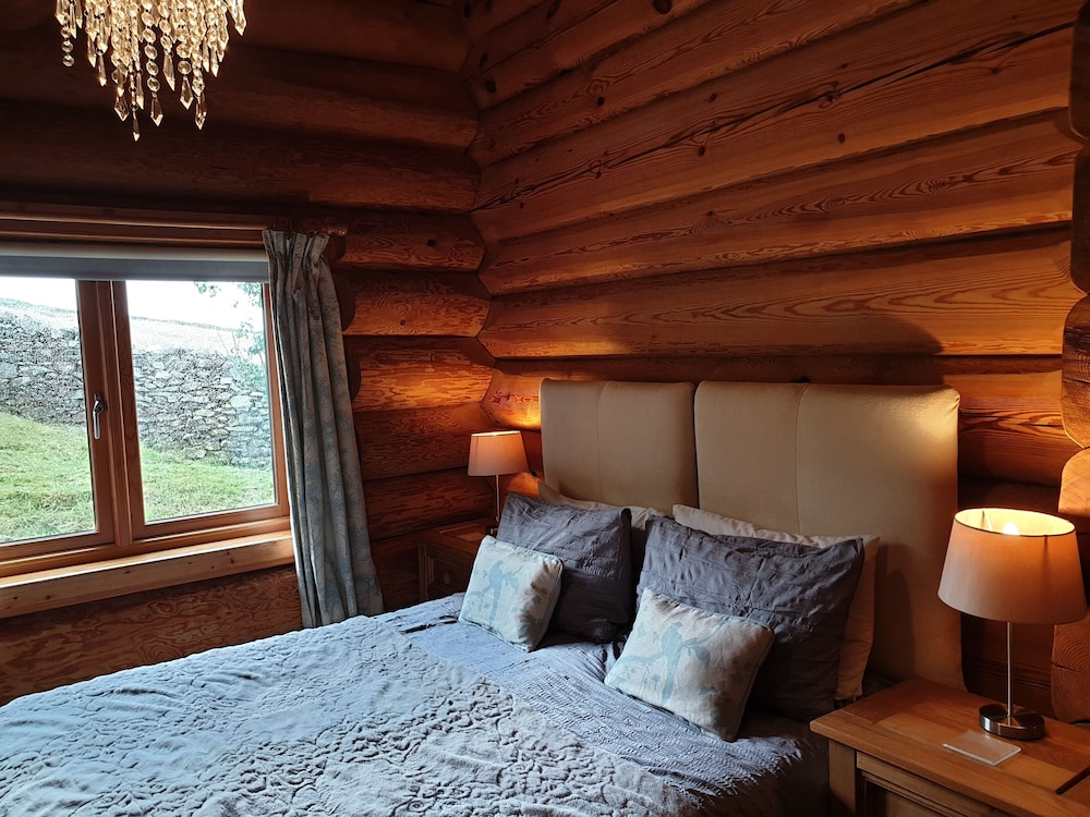 Newland Valley Log Cabins view 3