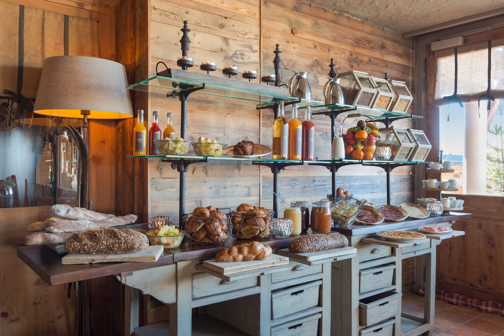 Huez Vacations - Hotel Au Chamois d'Or by Les Etincelles - Property Image 3