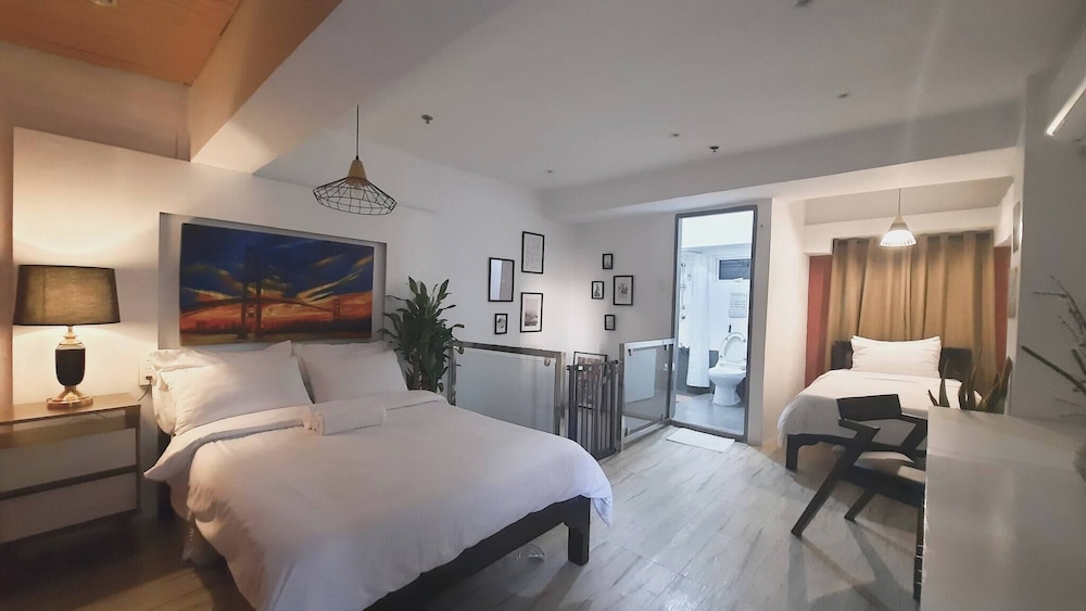 L1 Twin Bed Staycation in Bonifacio Global City