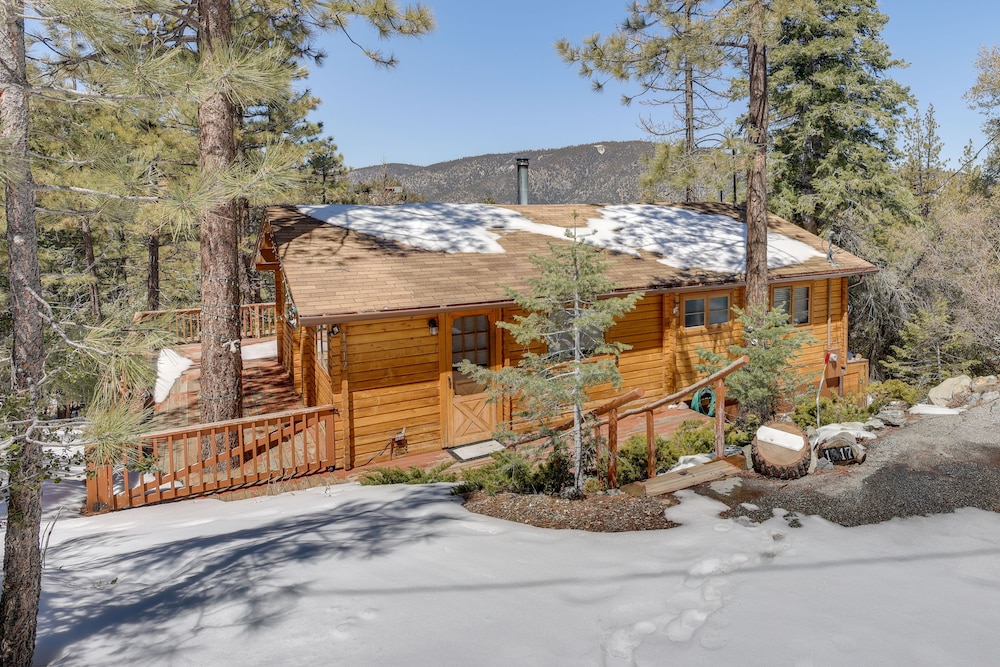 Pine Mountain Club Cabin Rental w/ Pool Access!