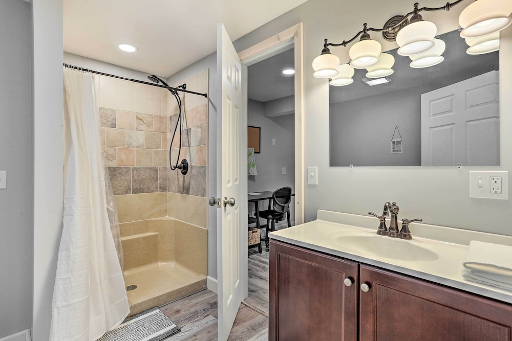 Charming Beacon Apt w/ Fire Pit: Near Hiking! - Property Image 17