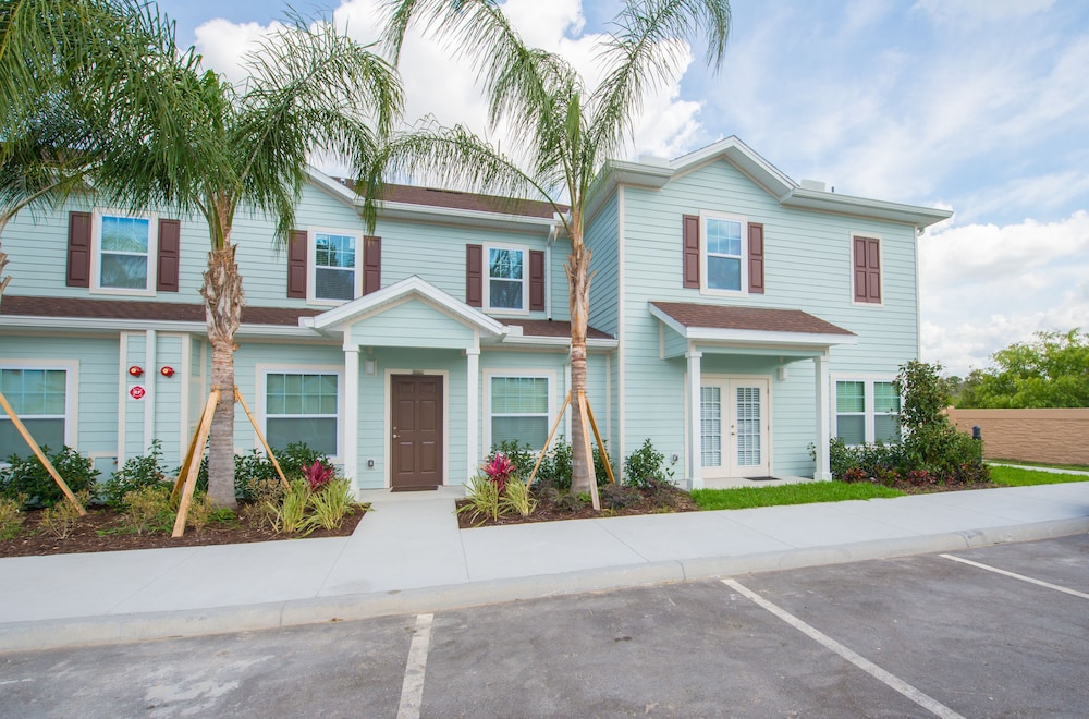 West Lucaya Resort by FunQuest Vacation - Image 1