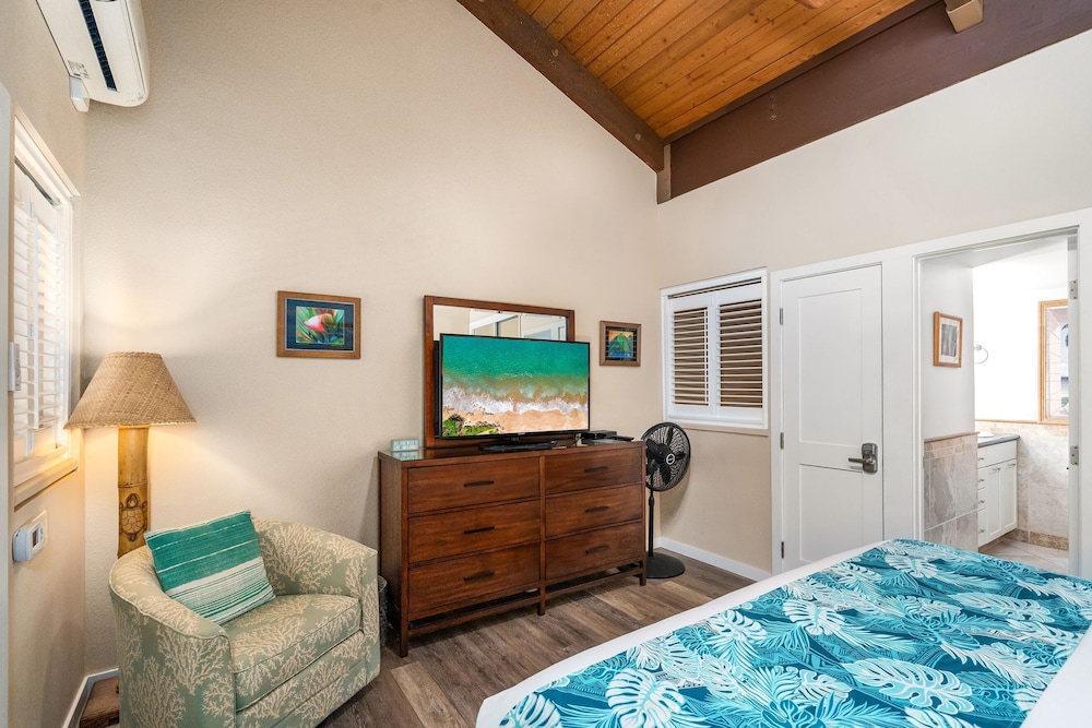 Kamaole Sands 3-406 - Modern Kitchen, Large Lanai, Enclosed Private MB, Split AC