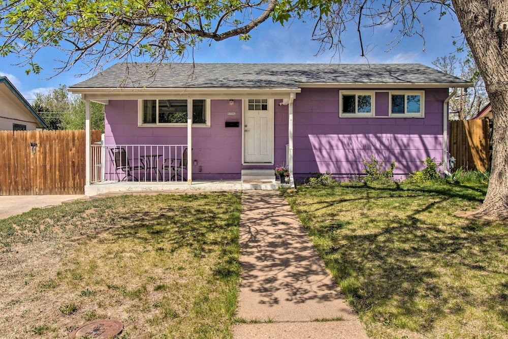 Patio, Grill & Yard: Cozy Denver Abode!