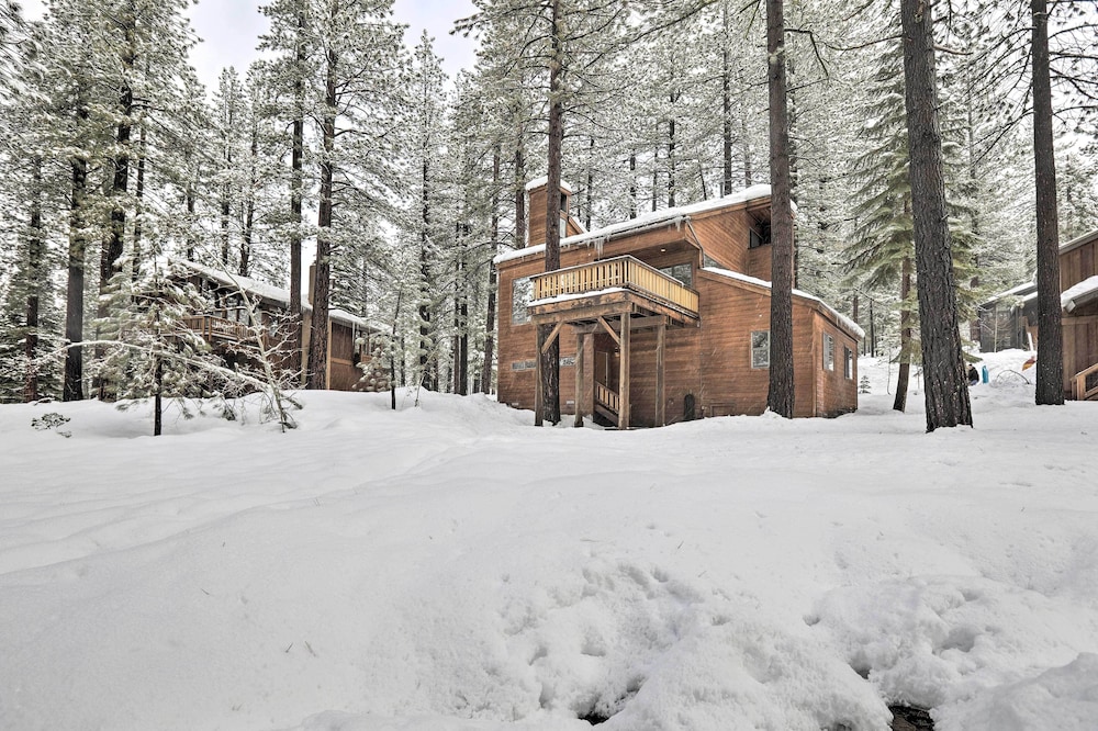 Chic Truckee Cabin Close to Golf Course & Hiking