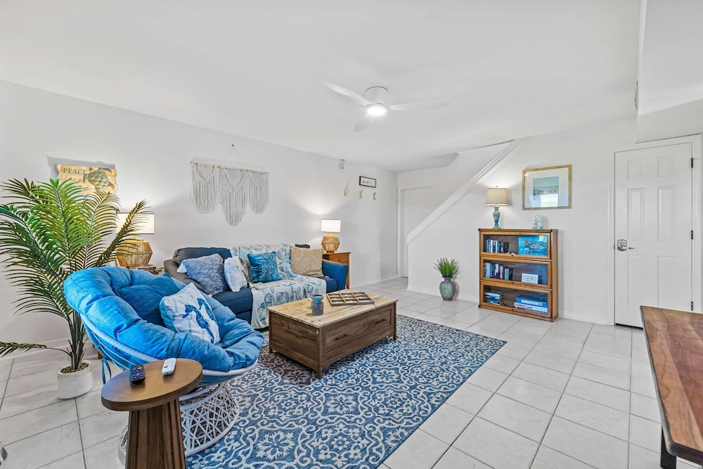 Oceanfront Steps to Sand Deck Pets Welcome