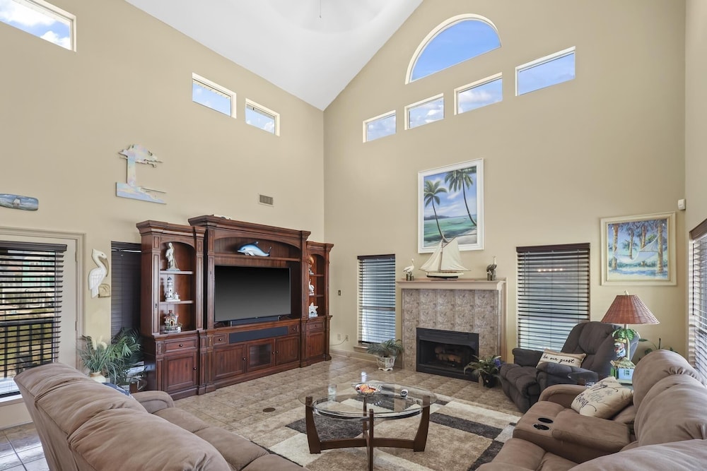 The Pelican 4 Bedroom Home by RedAwning