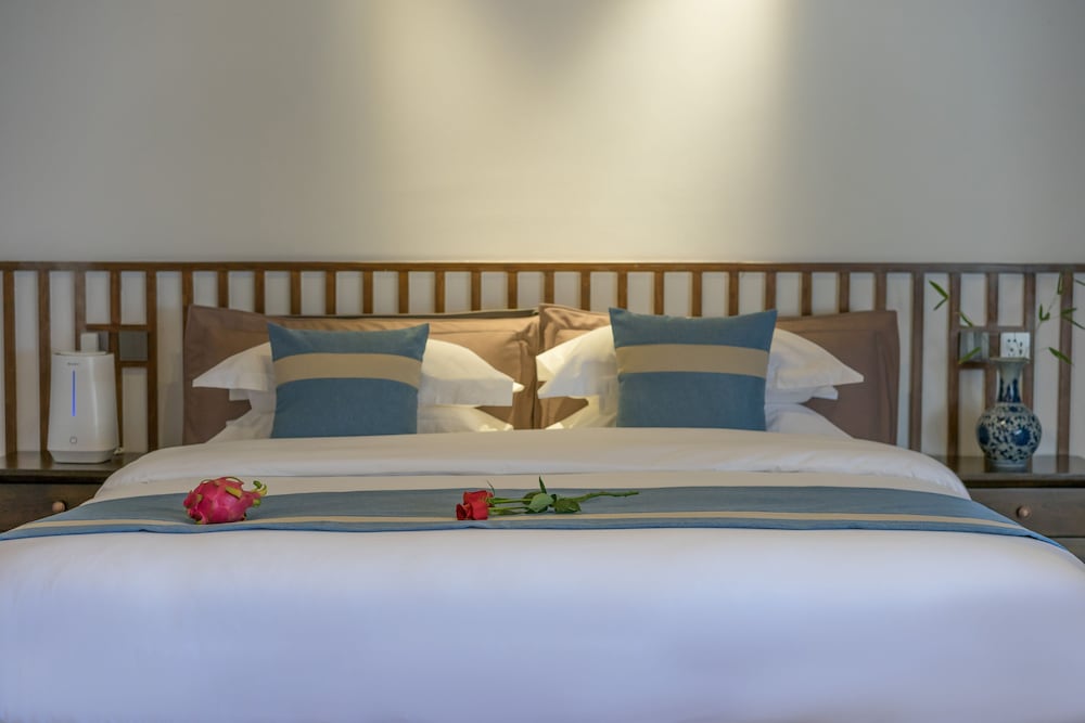 Lize Graceland Artistic Suite Inn