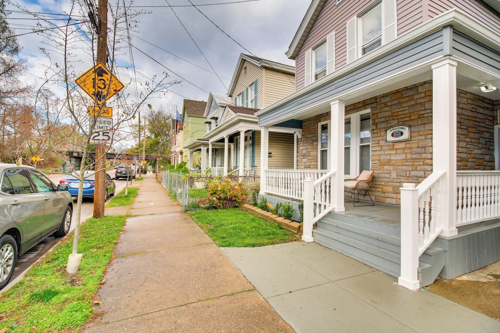 2 Mi to Dtwn Cincinnati: Home w/ Fenced Yard!