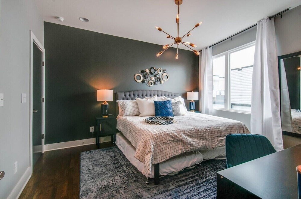 King Queen 2 Homes - 24 Beds City Views