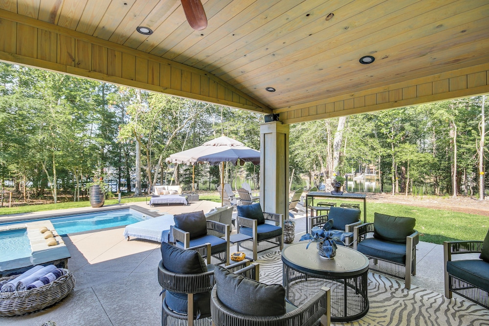 Lake Murray Studio w/ Pool & Hot Tub in Prosperity