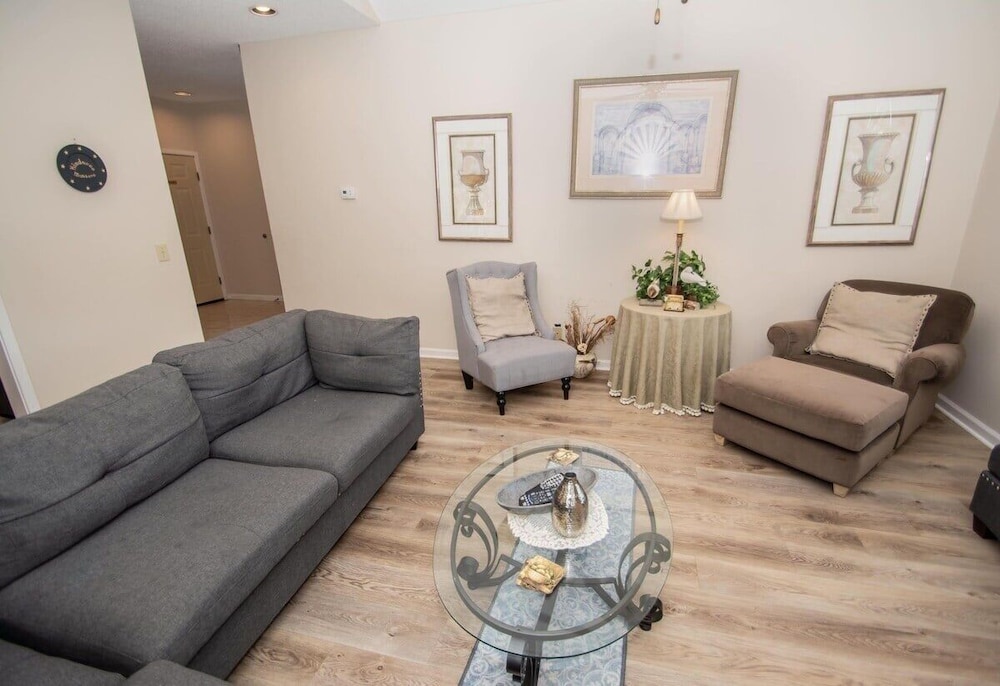 Canterbury Court 6 E 3 Bedroom Apts