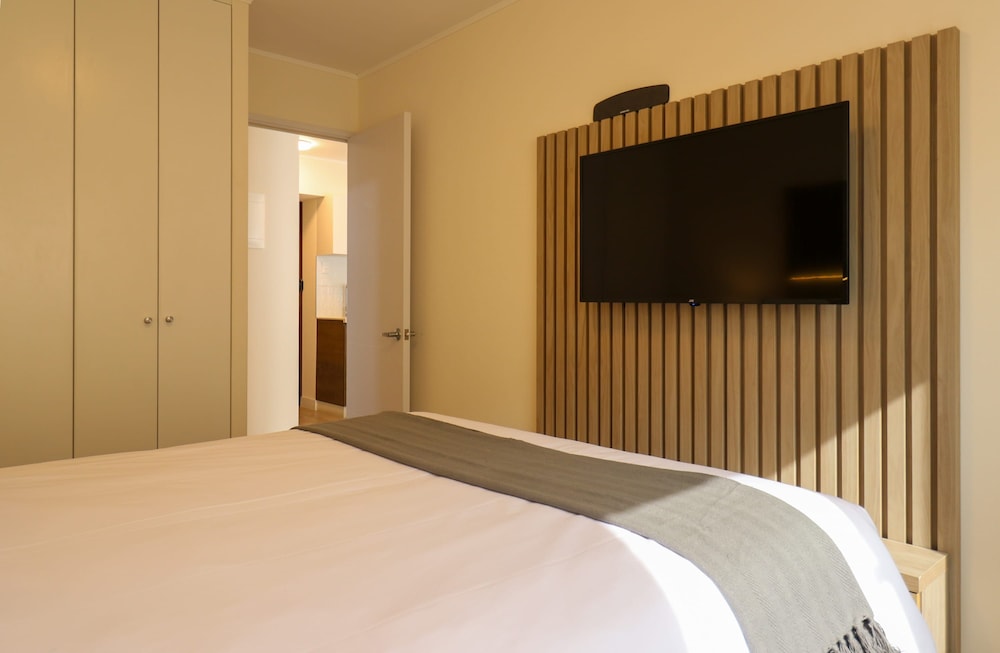 w Stylish 1BR w Balcony in Trendy Barranco