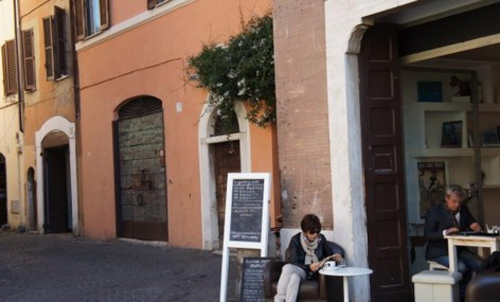 Rome With a Garden Delightful 1 Bedroom Apartment With Private Garden in Historic Trastevere — Rome photo 2