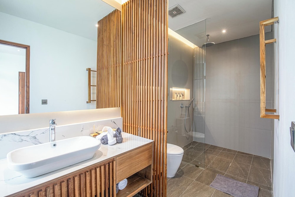 Elegant 6BR Canggu Retreat Just 400m to the Ocean