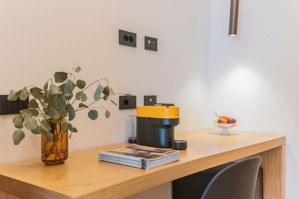 Pureview Luxury Suites, with breakfast & pool by Rent all Como