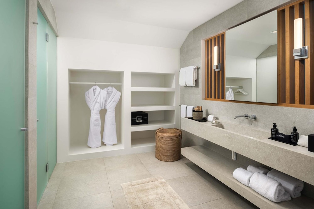 La Mer Villa West Luxury Oceanfront on Sapodilla Bay
