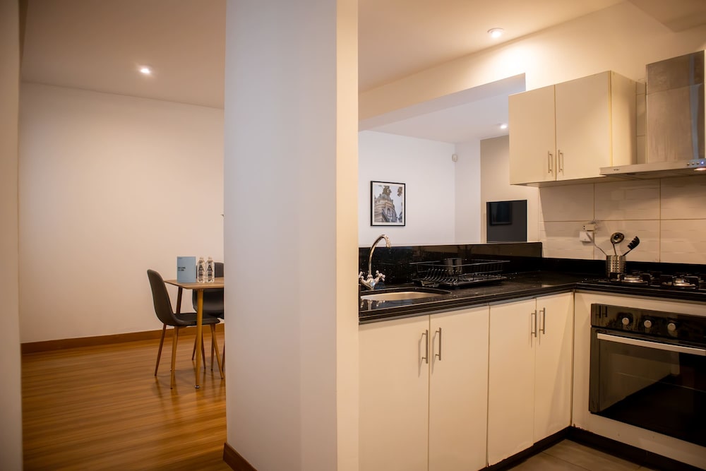 w Striking 1BR in Miraflores