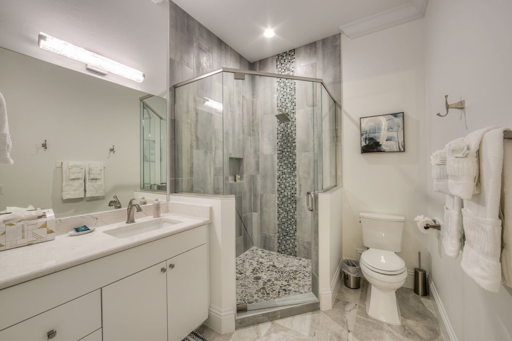 3552/3554 Big Kahuna Oasis: 10br, Pools & Beach Access 10 Bedroom Home