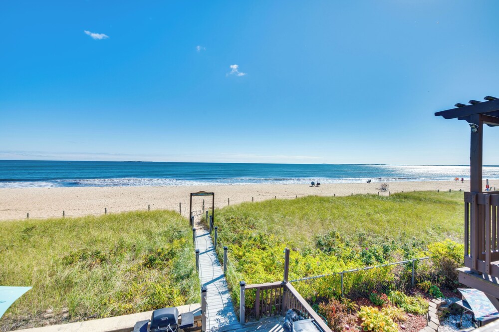 'beachfront 13' Condo on Old Orchard Beach