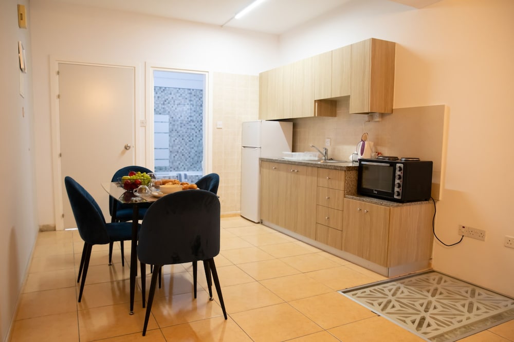 Valentina Apartments Central Paphos Beach Stay 2
