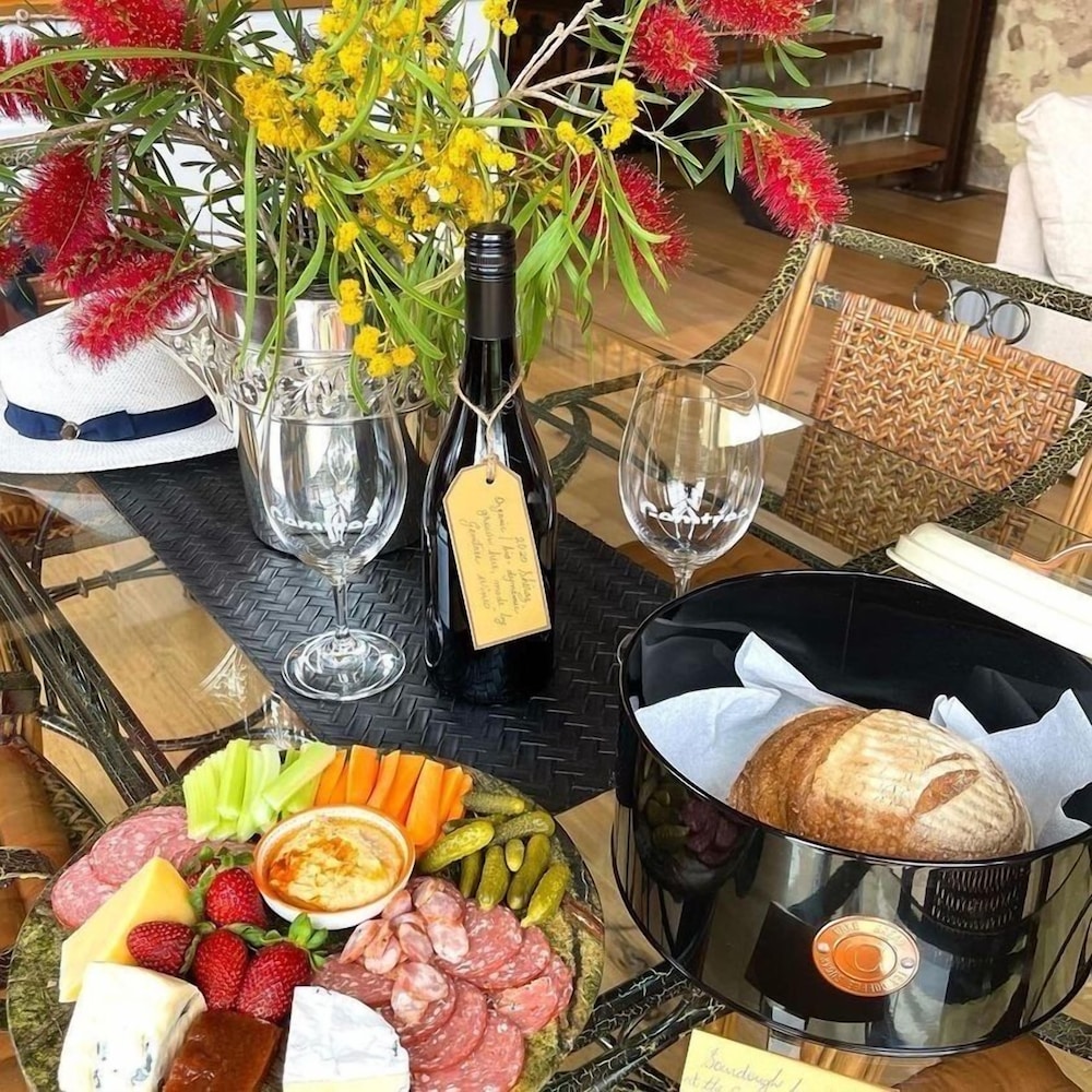 Old Chaff Mill Retreat - - luxury vineyard accommodation