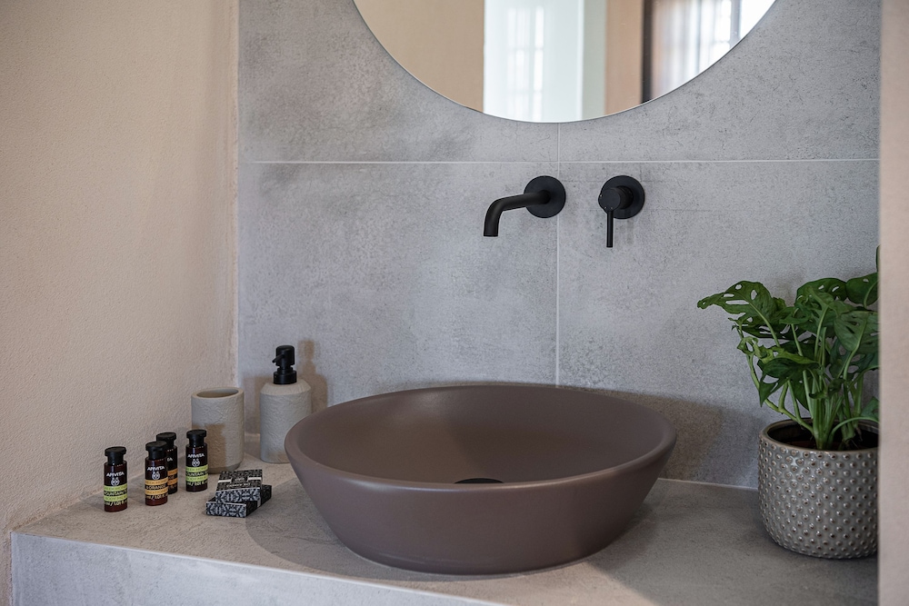 Lithinon Luxury Suites
