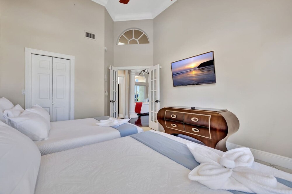 Serenity Villa Water Front