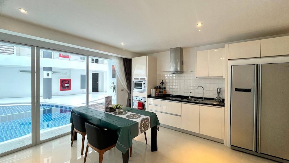 B12 - 2 Bedroom Condo With Pool Access, Karon Beach
