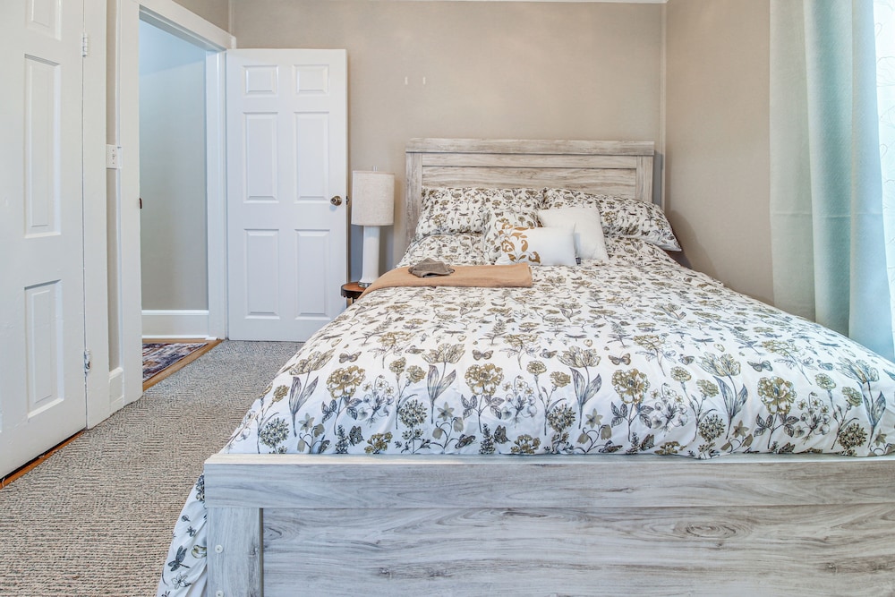 Private Patio: Cargo District, Dtwn Wilmington Apt