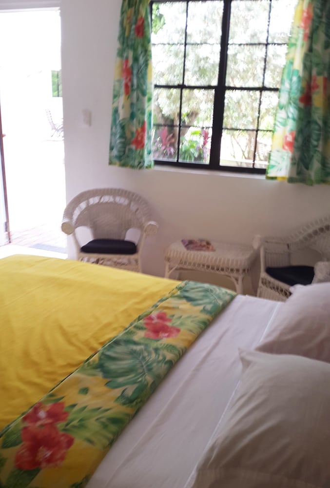 Bananaquit Apartments