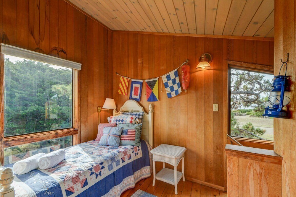 Sibley Beautiful Ocean Views & Hot Tub! view 2