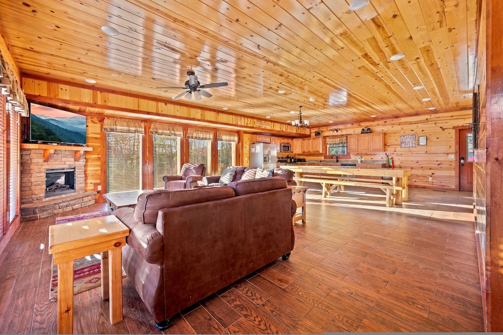 Exquisite Getaway w Indoor Pool Theater
