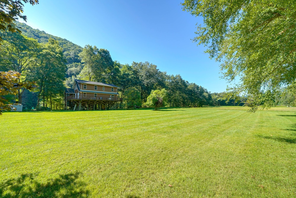 Riverfront West Virginia Cabin w/ Screened-in Deck view 4