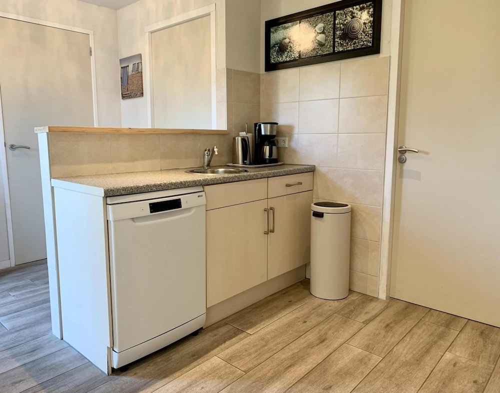 Bungalow in Sint Maartenszee With Veranda