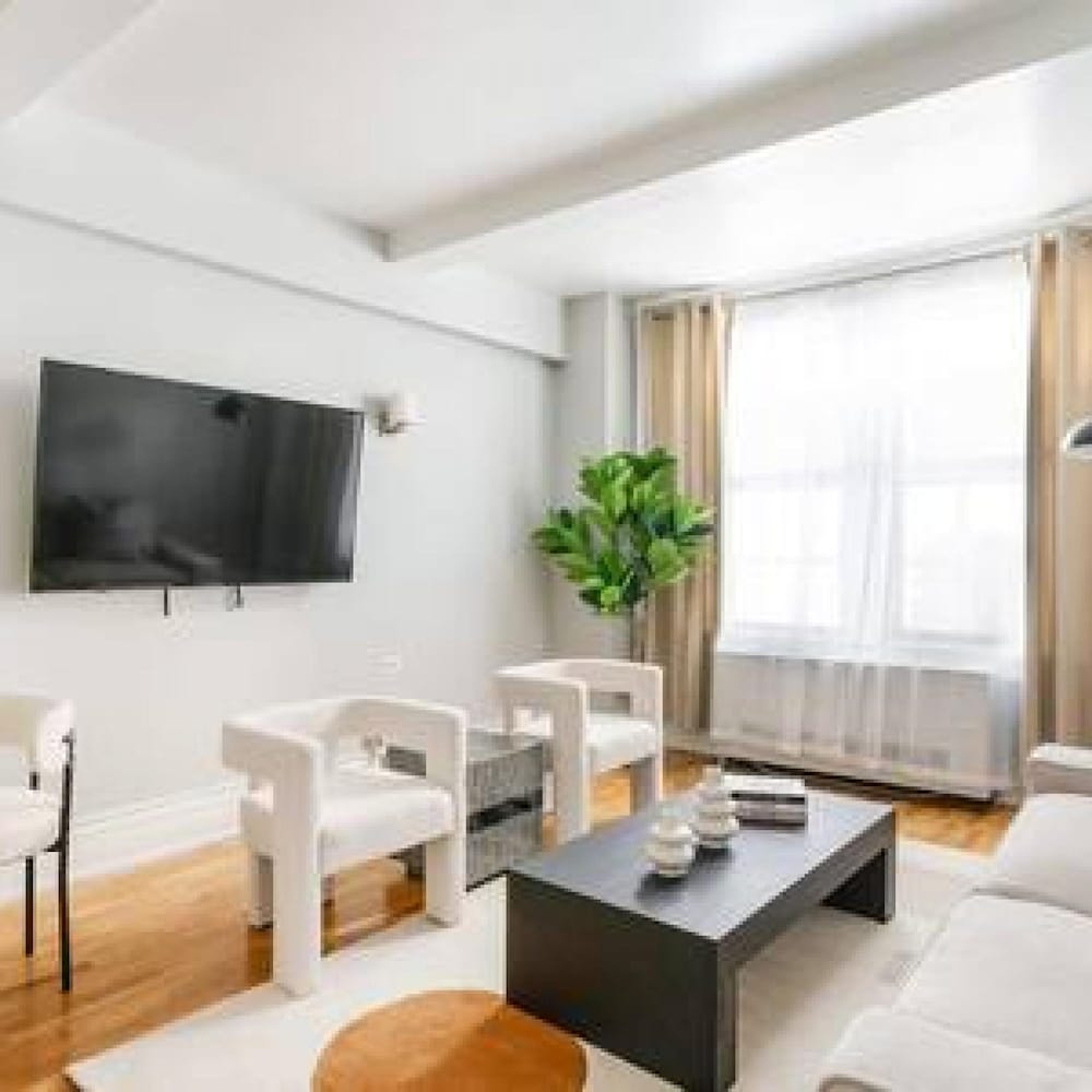 73-208 New 2BR 2bath UWS Doorman Gym