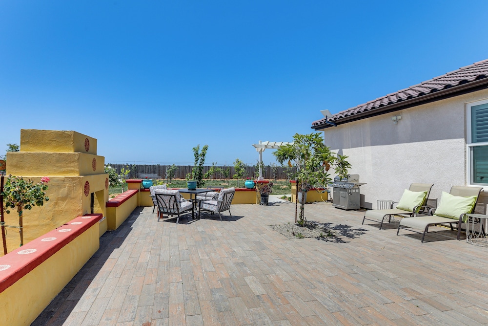 8 Mi to Lodi Lake: Luxe Home w/ On-site Vineyard
