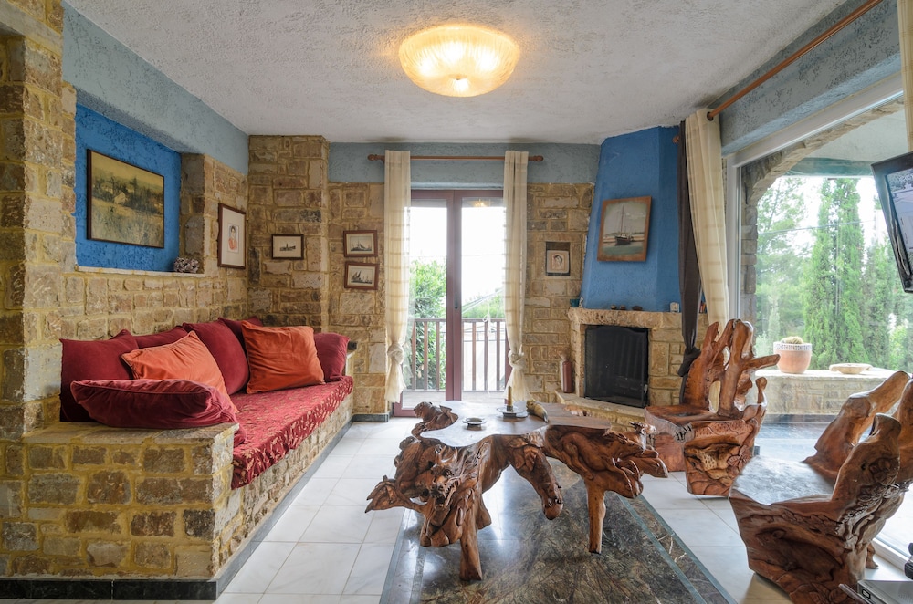 Maria Elena Villas