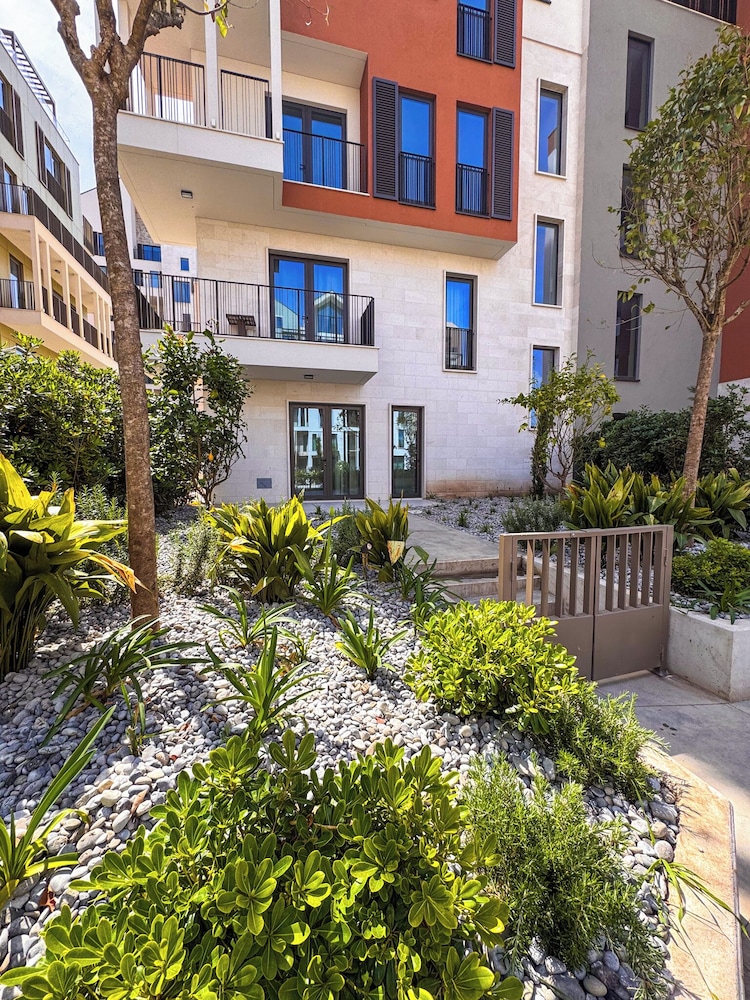 Qumi Porto Suites