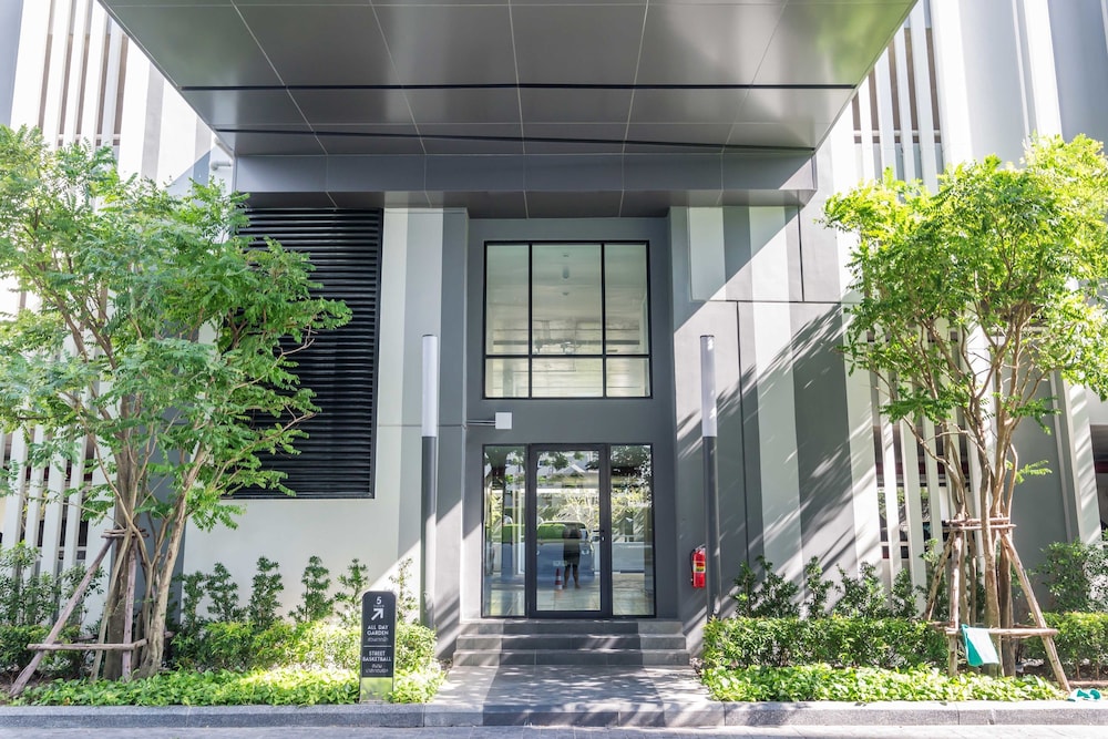 The Base Central Pattaya by Favstay