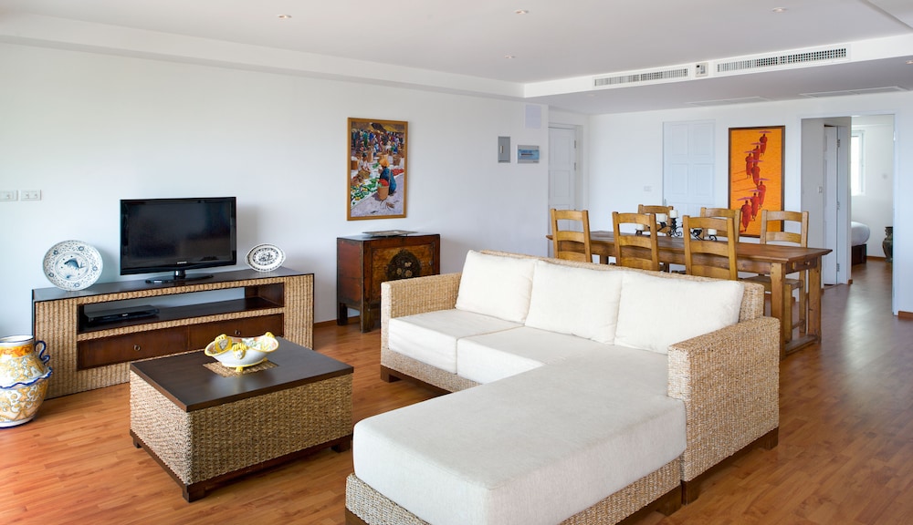 Kata Ocean View Residences