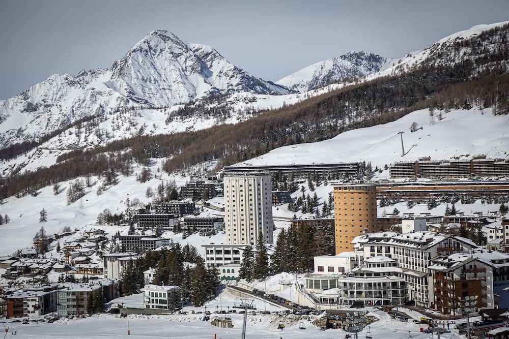 Hotiday Sestriere Ski Run