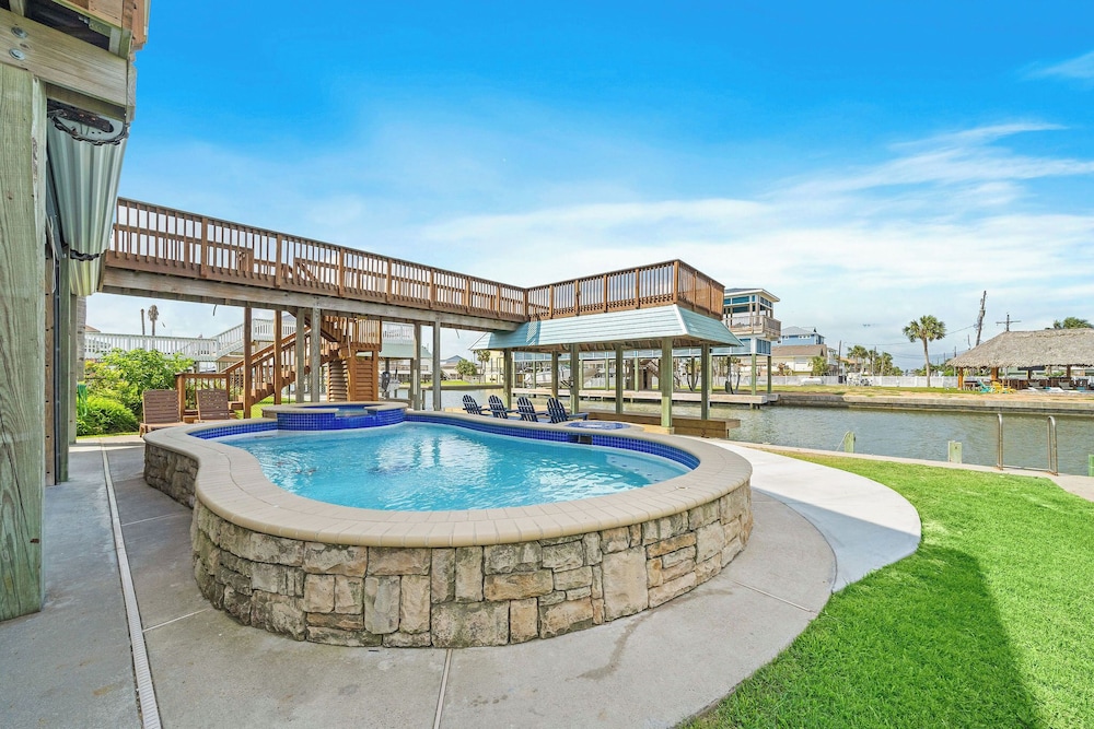 Margaritaville on the Bay by Ryson Vacation Rentals