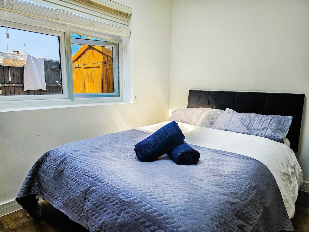 Cleave House - Stylish & Chic 3 Bed House Mins From Central London