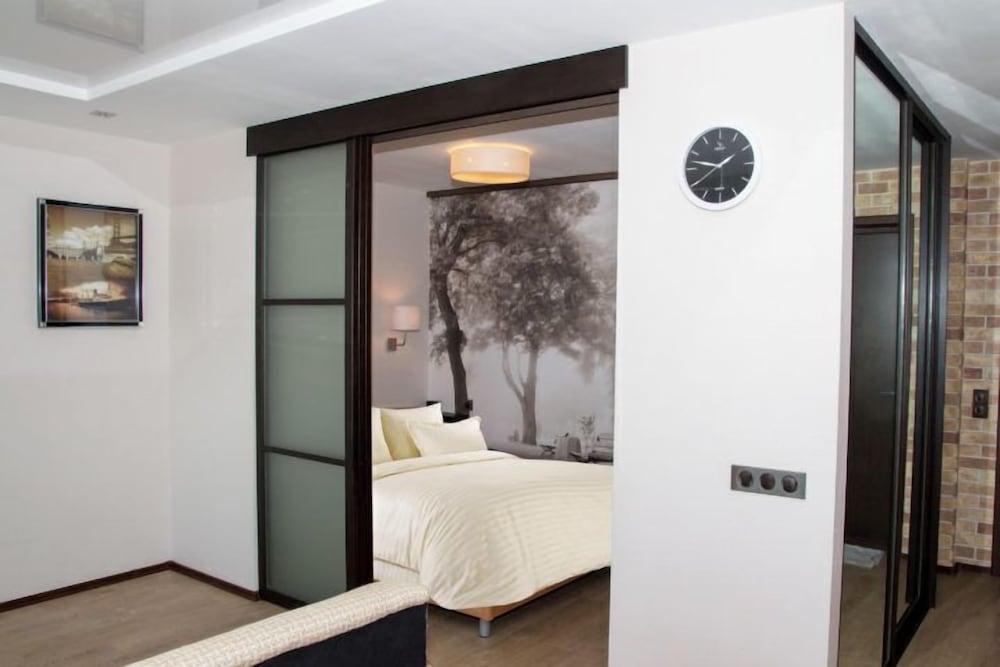 Apartment on Zhigura St. 26-162 view 3