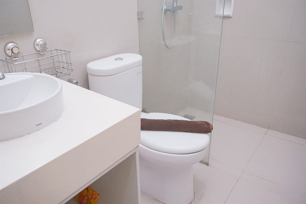 Modern Look And Homey 2Br Apartment Tree Park City Bsd